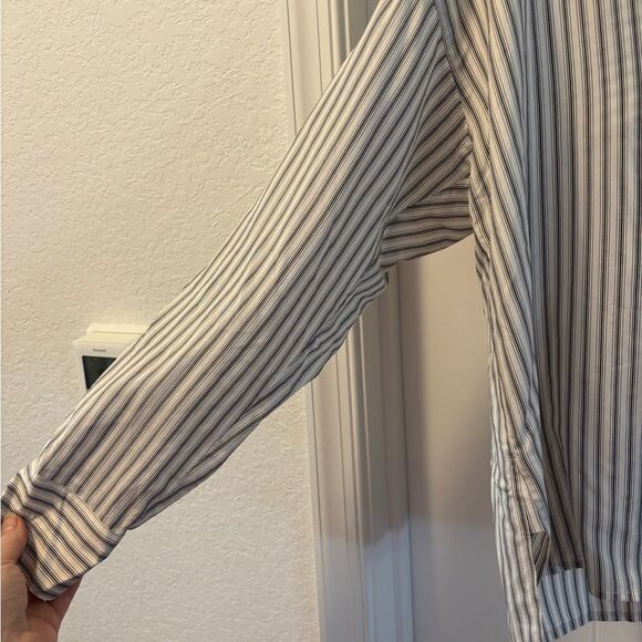 Vince Slim-Fitted Stripe Blouse Button Up Size Small - Picture 4 of 7